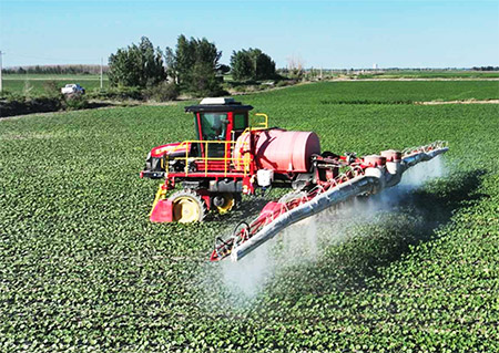 BG大游集团3WPZ-3000型⾃⾛式精量喷洒喷杆喷雾机