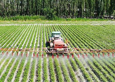 BG大游集团3WPQ-5000型⾼地隙牵引式喷杆喷雾机